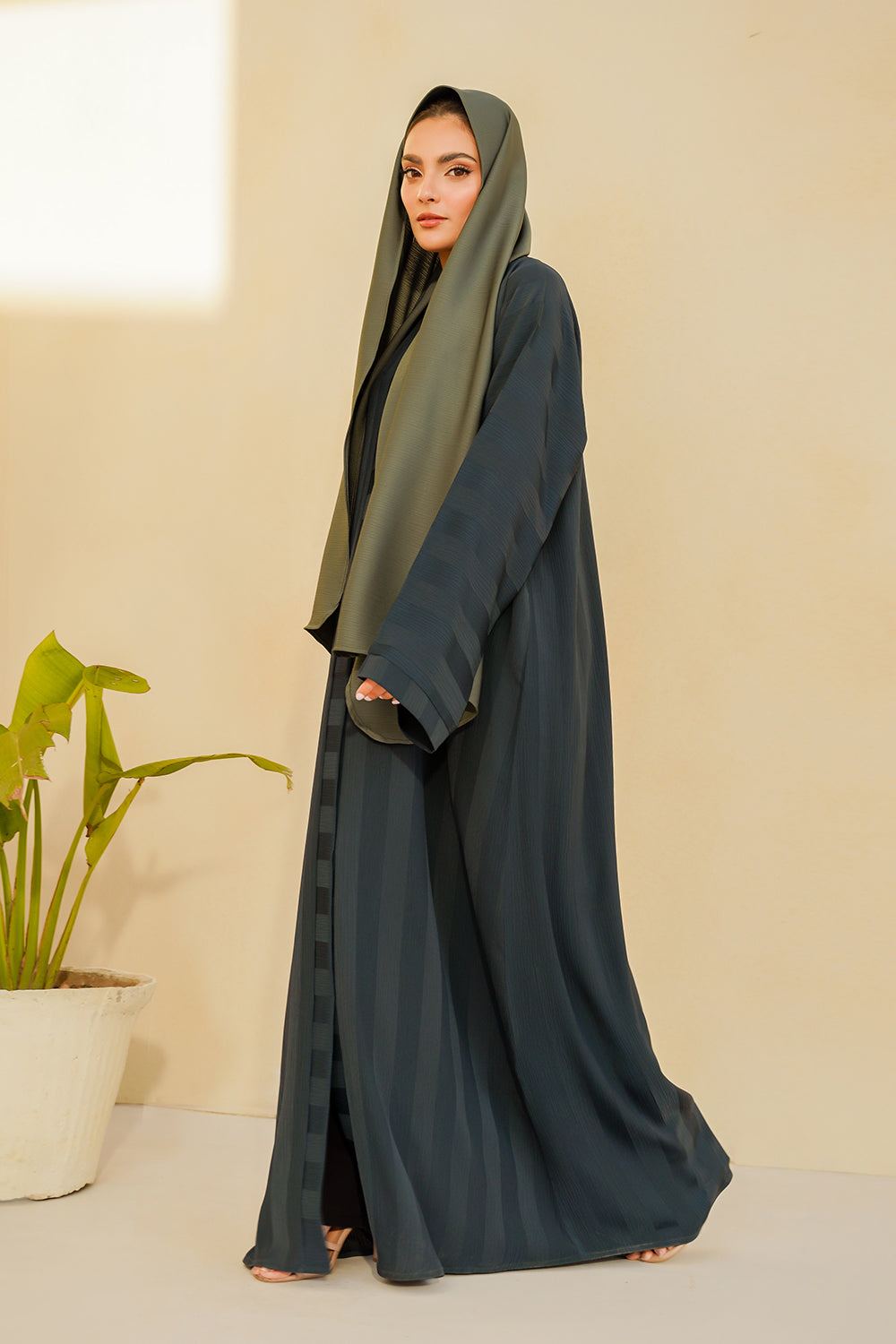 Nahar Abaya | Buttoned Up